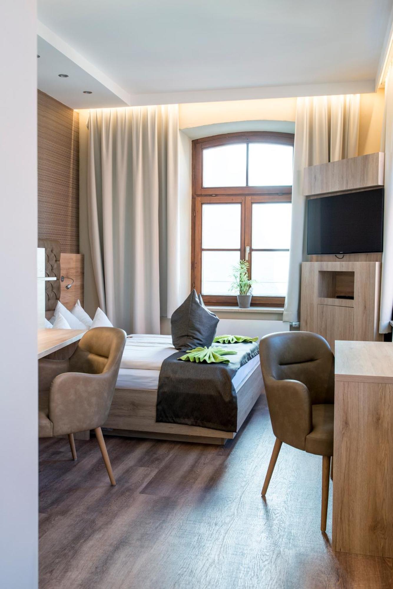 Hotel Angerbraeu Мурнау-ам-Штаффельзе Екстер'єр фото