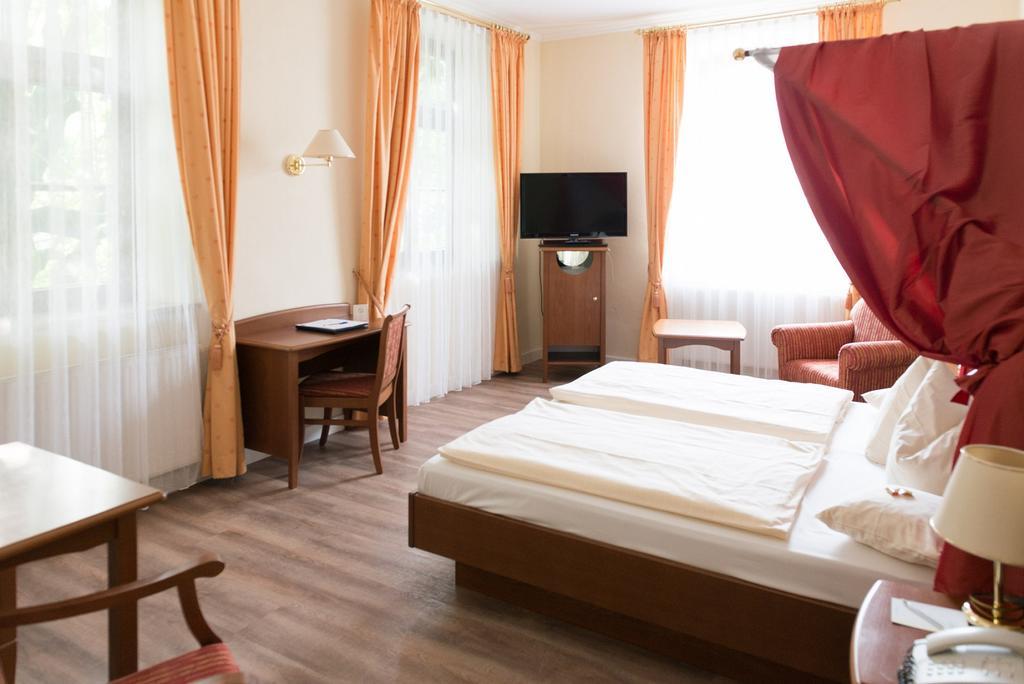 Hotel Angerbraeu Мурнау-ам-Штаффельзе Екстер'єр фото
