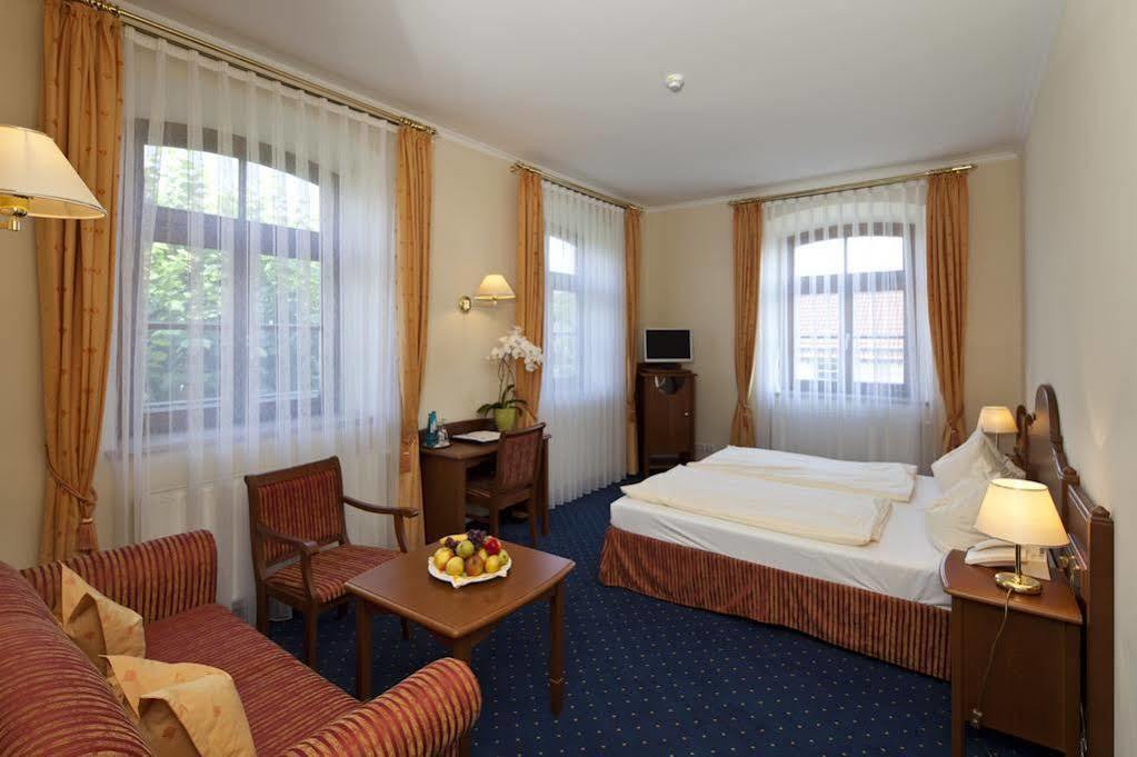 Hotel Angerbraeu Мурнау-ам-Штаффельзе Екстер'єр фото